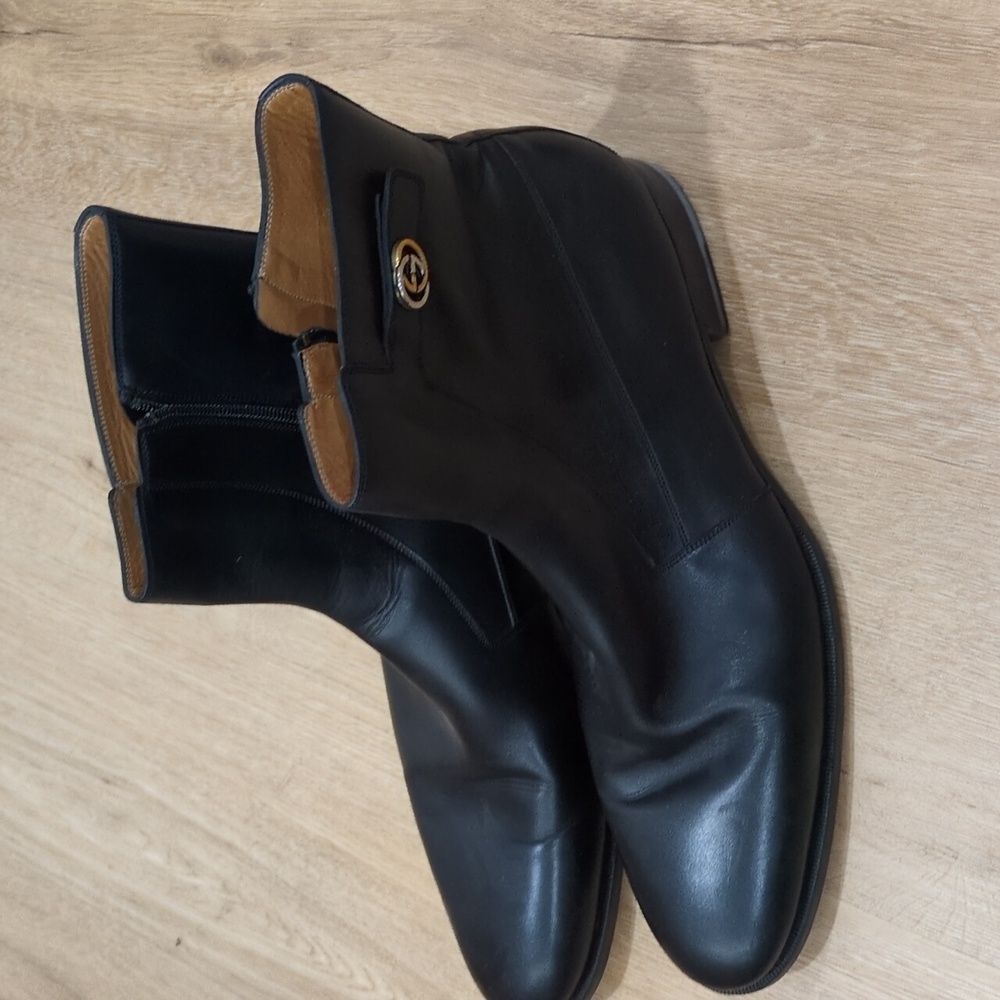 Gucci Interlocking G Black Leather Zip up Boots - Picture 3 of 8